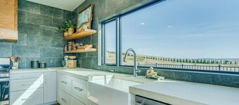 New Modern Farmhouse with Epic Views
