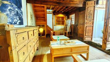 Classic Suite, Balcony | Free WiFi, bed sheets