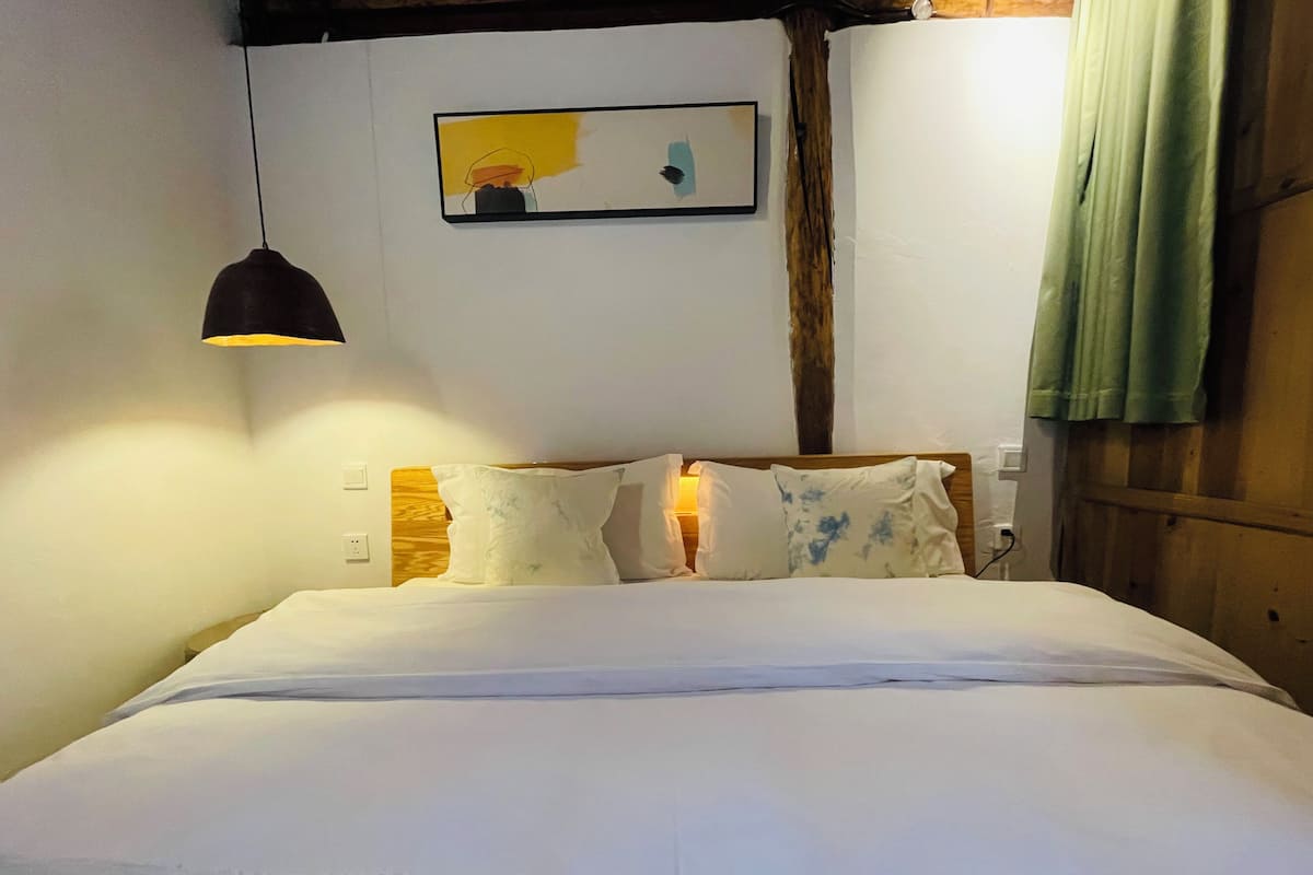 Quarto casal conforto | Edredons de pluma, Wi-Fi de cortesia, roupa de cama