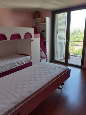 2 bedrooms, bed sheets