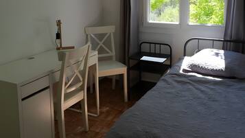 3 bedrooms, iron/ironing board, free WiFi