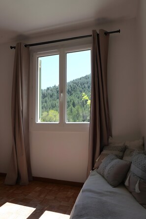 3 bedrooms, iron/ironing board, free WiFi