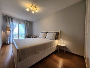 2 bedrooms, iron/ironing board, bed sheets