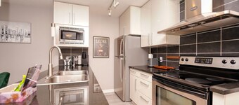 New 2025 Luxury Stadium views/Downtown Core