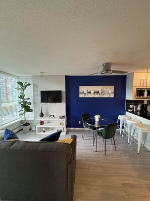 Smart TV - New 2025 Luxury Stadium views/Downtown Core (Vancouver)