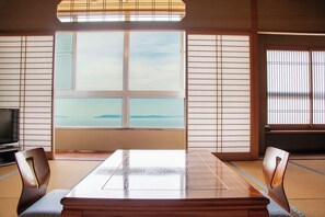 Casa de estilo japonés, balcón, vista al océano (Japanese-Style No pets allowed) | Vista desde la habitación
