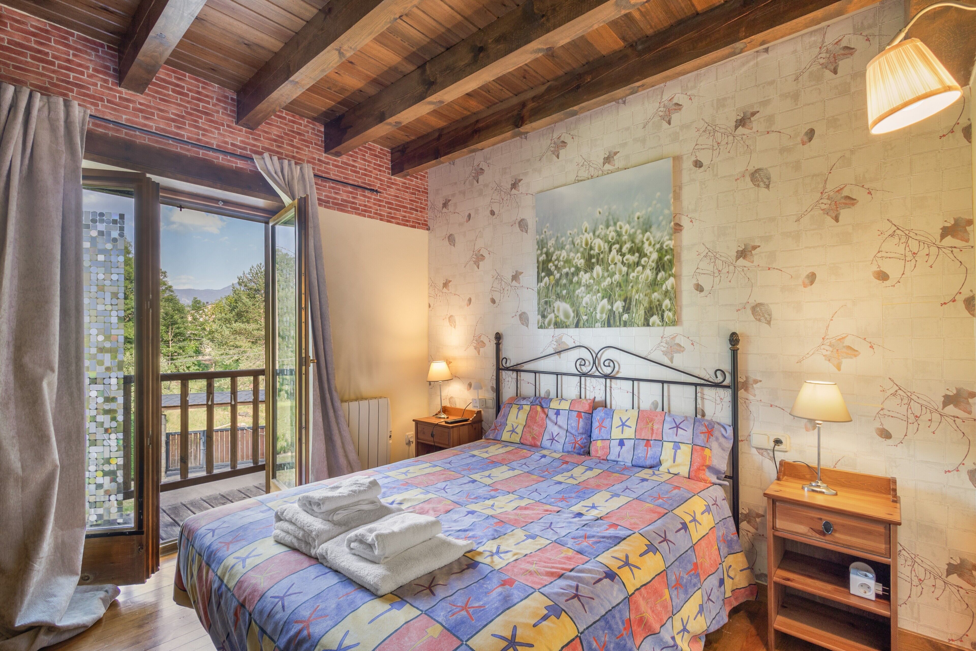 4 bedrooms, iron/ironing board, free WiFi, bed sheets