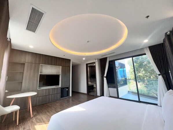 Luxury Double Room Single Use, Partial Ocean View | Free WiFi