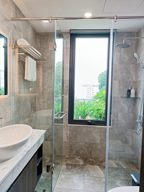 Chambre Double pour 1 personne | Salle de bain | Douche, chaussons, serviettes fournies