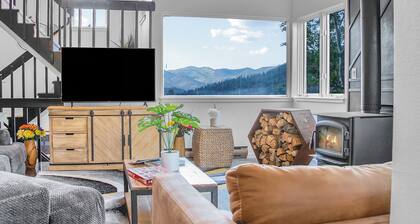 Luxury Evergreen Retreat, Sauna, Hot Tub, Views, 4BR Near Red Rocks