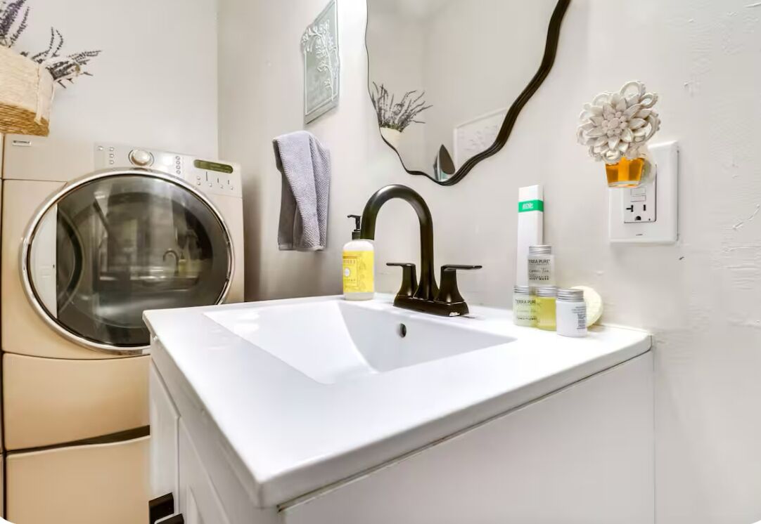 Serviettes fournies, savon, papier toilette