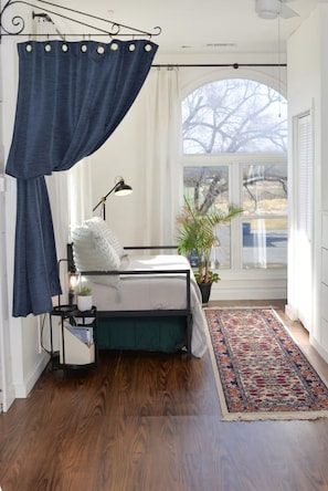 1 bedroom, WiFi, bed sheets
