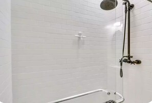 Handtücher, Seife, Toilettenpapier