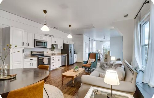 Historic New Market Retreat w/Washer and Dryer