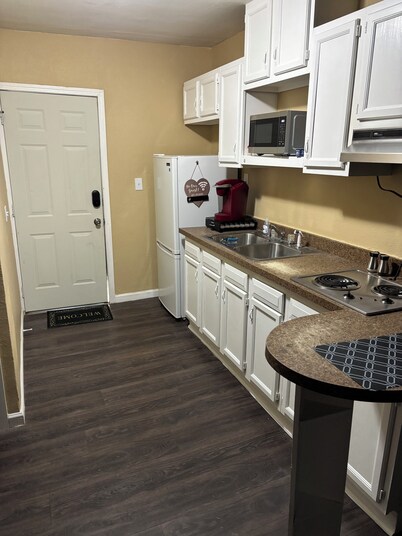 Charming apartment in fantastic Ravenswood with AC, WiFi