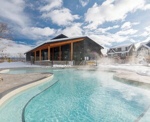 Outdoor pool, a heated pool - Bright, spacious, amazing view at a prime location (The Blue Mountains)