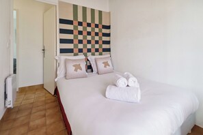 3 bedrooms, iron/ironing board, bed sheets