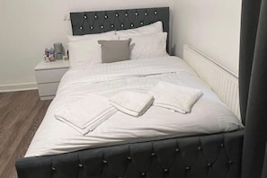 4 bedrooms, WiFi, bed sheets