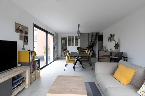 Living room - Elegant Family Home Near Le Mans (Changé)