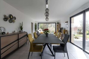 Dining - Elegant Family Home Near Le Mans (Changé)