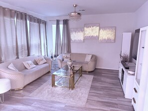 Smart TV, mesa de pingue-pongue