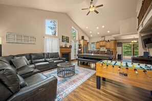 TV, fireplace