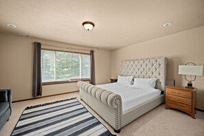 4 slaapkamers, een strijkplank/strijkijzer, wifi