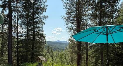 15 mins to Silver Mtn Resort! Hot tub, pool table