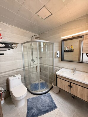 Handtücher, Seife, Toilettenpapier