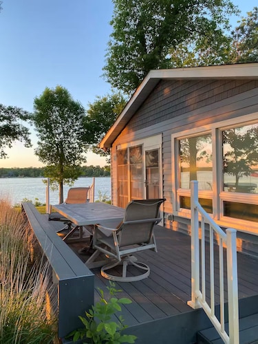  Spacious Lake Retreat on Roberds Lake- 4BR, Game Rm, & lake activities.