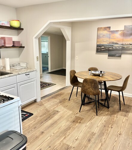 Secluded location in quiet neighborhood 2 miles from the brand new amphitheater.