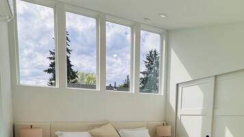 4 bedrooms, travel crib, free WiFi, bed sheets