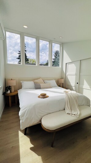 4 bedrooms, travel cot, free WiFi, bed sheets