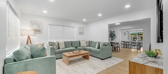Casa Las Olas - Waterfront Home with Heated Pool, Movie Theater & Arcade