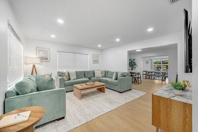 Casa Las Olas - Waterfront Home with Heated Pool, Movie Theater & Arcade