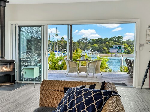 South Stradbroke Island Waters - family beach house 4 bedroom on the water *NEW*