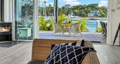 South Stradbroke Island Waters - family beach house 4 bedroom on the water *NEW*