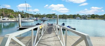 South Stradbroke Island Waters - family beach house 4 bedroom on the water *NEW*