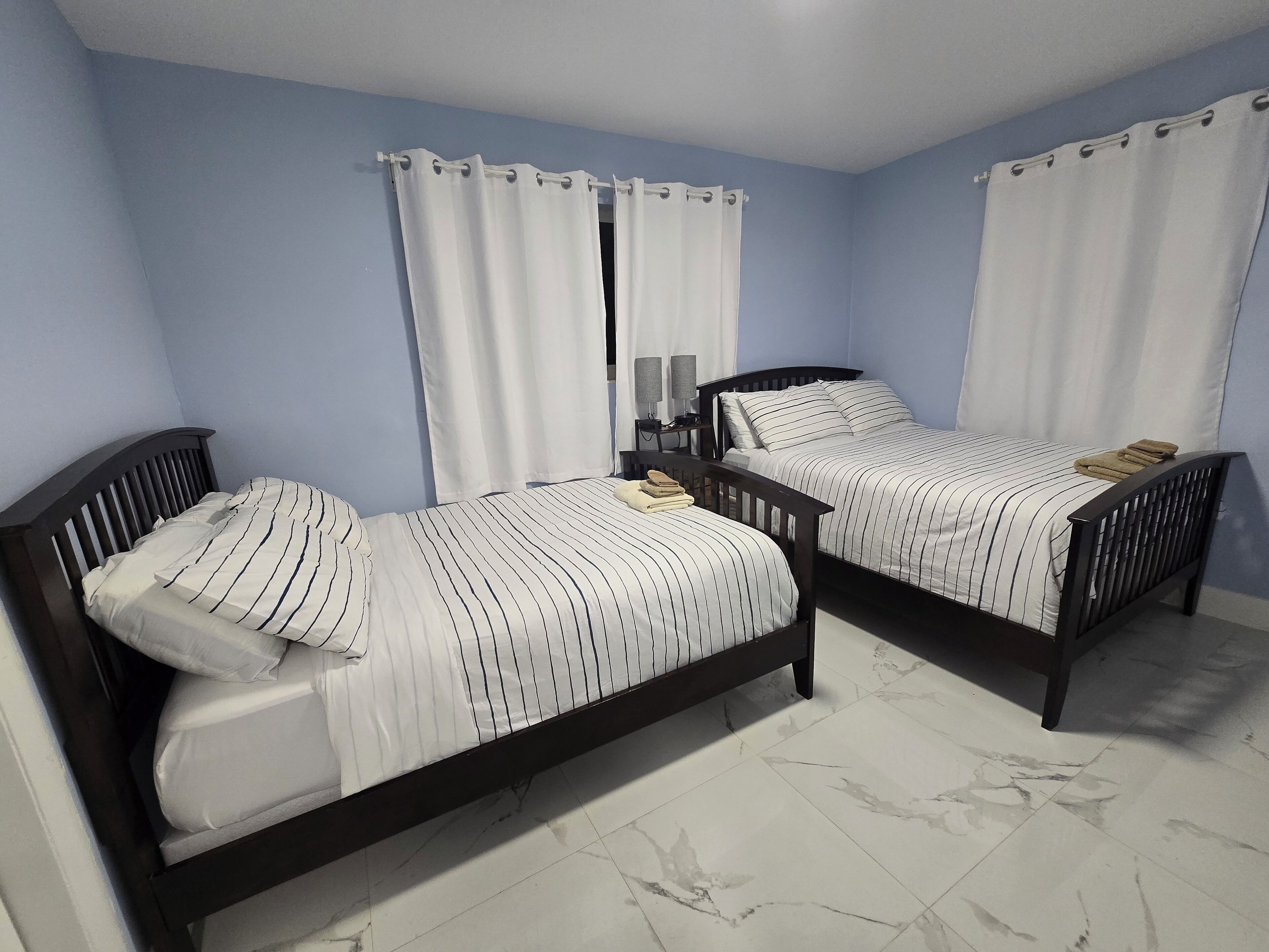 3 chambres, fer et planche à repasser, Wi-Fi gratuit, draps fournis