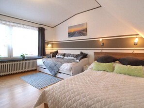 House | 1 bedroom, individually furnished, iron/ironing board - Holiday Home in Husum With Swimming Pool (Husum)