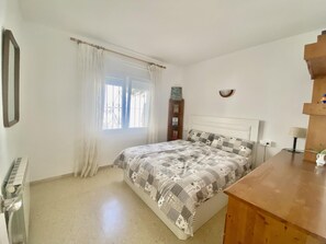 Iron/ironing board, Internet - Villenpark Playa Arena - Villa MAMA MIA (Lloret de Mar)