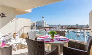 Apartment | Outdoor dining - Apartment in Empuriabrava With Canal Views (Castello d'Empuries)