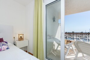 Apartment | 1 bedroom, iron/ironing board - Apartment in Empuriabrava With Canal Views (Castello d'Empuries)