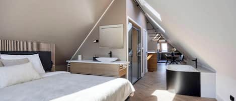 1 makuuhuone, työpöytä, silitysrauta/-lauta, Wi-Fi