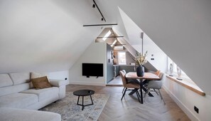 Een televisie en een kantoor