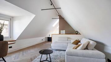 Een televisie en een kantoor