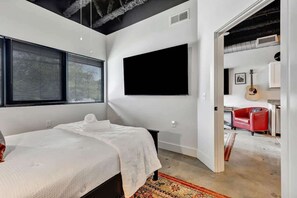 1 dormitorio, tabla de planchar con plancha, wifi y ropa de cama