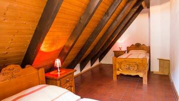 House | 2 bedrooms, individually furnished, iron/ironing board, bed sheets