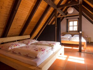 House | 2 bedrooms, individually furnished, iron/ironing board, bed sheets
