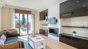 Villa | Living room - Villa in Empuriabrava With Pool & Boat Mooring (Castello d'Empuries)